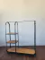 Perchero industrial con ruedas