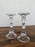 Par de candelabros de vidrio