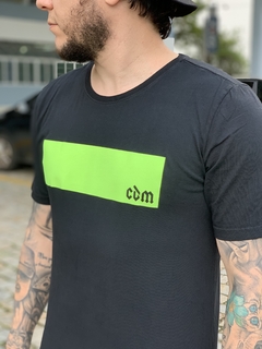 Camiseta preta faixa neon - comprar online
