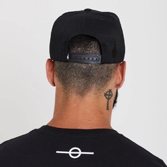 Boné Buh Tachas Preto na internet