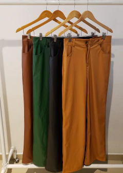 AW23 - 4853 - Pantalon straight cuerina c bolsillo delantero y detras "BIA" - comprar online