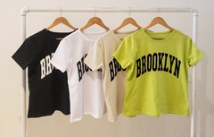 #2759 Remera algodon mc estampado brooklyn "Indiana" - comprar online