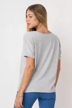 AW23 - 2562 - Remera crepe mc cuello v con manga atraque "Laos" en internet