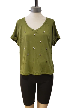 AW23 - 2590 - Remera crepe mc manga con atraque, esc v bordado flores "Min"
