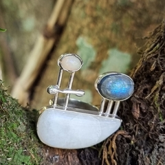Anillo de plata, piedra de la luna y labradorita en internet