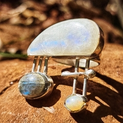 Anillo de plata, piedra de la luna y labradorita - comprar online