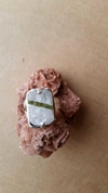Anillo de cuarzo y turmalina verde engarzado en plata