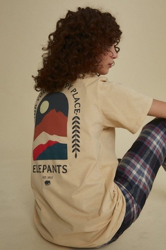 REMERA FIND CAMEL en internet