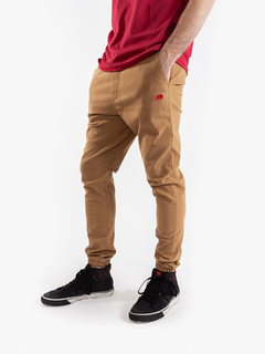 JOGGER ELEPANTS ROSS GABARDINA CAMEL - Iguazú Timbó arte