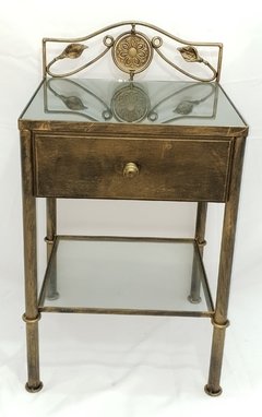 Mesa De Luz En Hierro Forjado Con Cajón Modelo MEDALLÓN y HOJAS