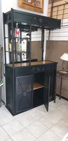 BAR CON LUCES, COPERO, BODEGA Y ESTANTES DE 1,22 x 0,42 x 1,96 de alto. - comprar online