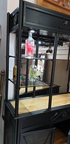 BAR CON LUCES, COPERO, BODEGA Y ESTANTES DE 1,22 x 0,42 x 1,96 de alto. - tienda online