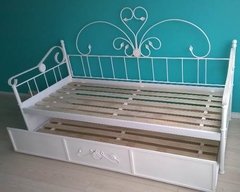 Diván Cama Doble De Hierro Modelo Real Medallón en internet
