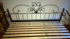 Imagen de Diván Cama De Hierro Modelo Real Medallón