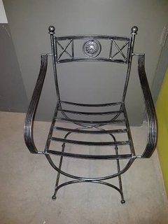 Sillón Romano En Hierro Con Medallón - El Mundo del Hierro