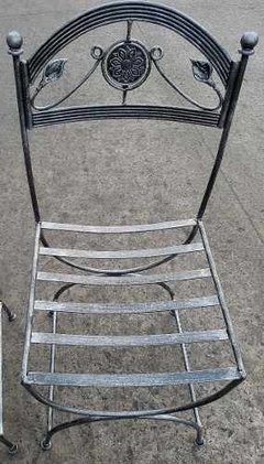 Silla En Hierro Forjado Modelo Medallón Y Hojas - comprar online