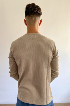 BUZO HELLAS BEIGE - comprar online