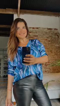 BLUSA SEDA EN V ESTAMPADA en internet