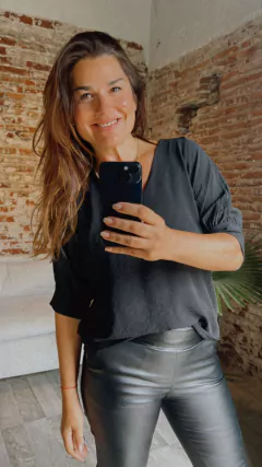 BLUSA DE CREPE EN V - tienda online