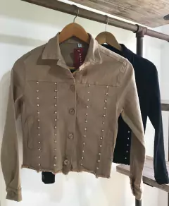 CHAQUETA GABARDINA CON TACHAS en internet