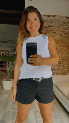 SHORT MOM NEGRO