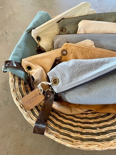 Bolso de mano con tira de cuero - comprar online