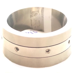 Anillo cinta de 1 cm de grosor acero con centro esmerilado y puntitos