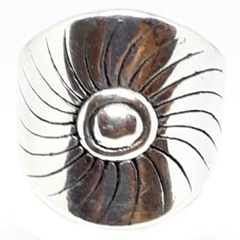 Anillo en forma de ovalo con sol central en relieve de plata inflada nro. 19 - comprar online