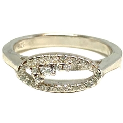 Anillo ovalo microengarzado con cubics transparentes plata rodinada nro. 18