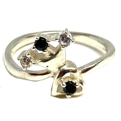 Anillo de plata corazon calado y corona con cubics transparentes y negros nro.8