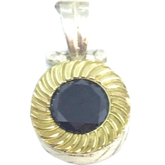 Dije circular de plata y oro con circon central negro 1,4 cm diametro - comprar online