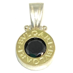 Dije de plata y oro circulo con centro de cubic negro de 1,4 cm diametro