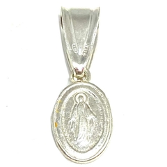 Dije de plata ovalo con Virgen Milagrosa labrada de 2 cm alto x 0,7 cm ancho