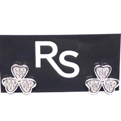 Aros trebol de tres hojas con micropave de plata rodinada de 1 cm x 1 cm