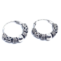 Argollitas de plata tailandesa bali con bolita central y trabitas torzadas