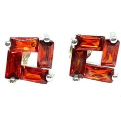 Aros cuadrados de plata italiana formado por baguettes color naranja