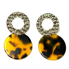 Aro de 2,3 cm diametro color marron con animal print, punta plateada martillada