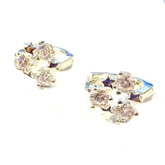 Argollitas cubanitas ovaladas de plata con tres cubic transparentes y estrellas
