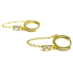 Argollitas de plata dorada con cadena colgante y rectangulo cubic transparente