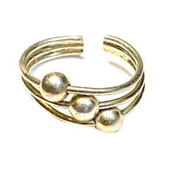 Anillo midi de plata italiana con tres bolitas en el centro nro. 5