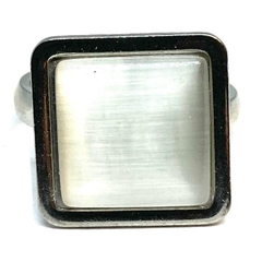 Anillo de acero cuadrado con piedra color blanco central nro. 23