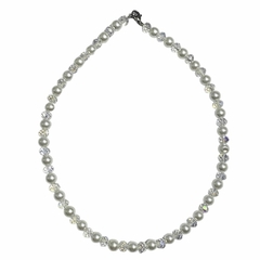 Collar de perlas de 8mm blanco c/cristales intercalados y mosqueton acero 45cm
