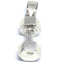 Dije pesa de plata maciza en relieve de 1,5 cm alto x 0,6 cm ancho