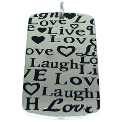 Dije chapa rectangular de acero con frase LIVE, LAUGH, LOVE en negro