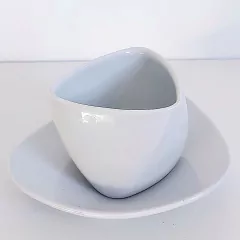 Pocillo de café PAUSA, con plato - FOL | Industria Argentina de Diseño Intensivo