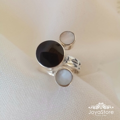 anillo blanco y negro