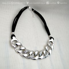COLLAR DE PLATA Y GAMUZA en internet
