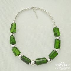 COLLAR DE PLATA Y CORAL VERDE
