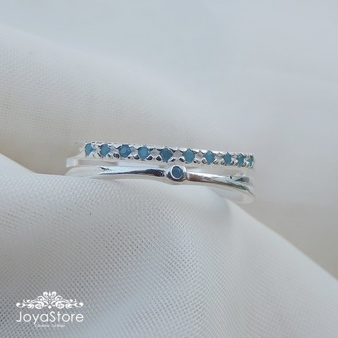 anillo de plata y cristales