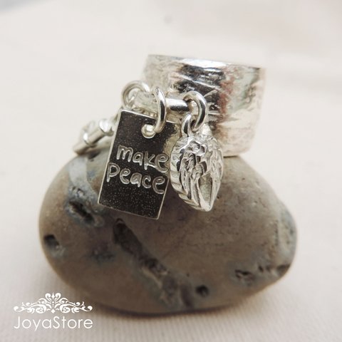 anillo de plata con dijes